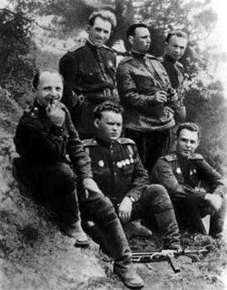 штахановский (сидит в центре) справа сидит брежнев
